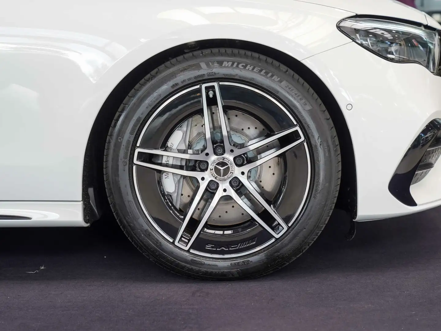 Mercedes-Benz E 220 E 220 d T AMG Line Night Superscreen Burmester Weiß - 2