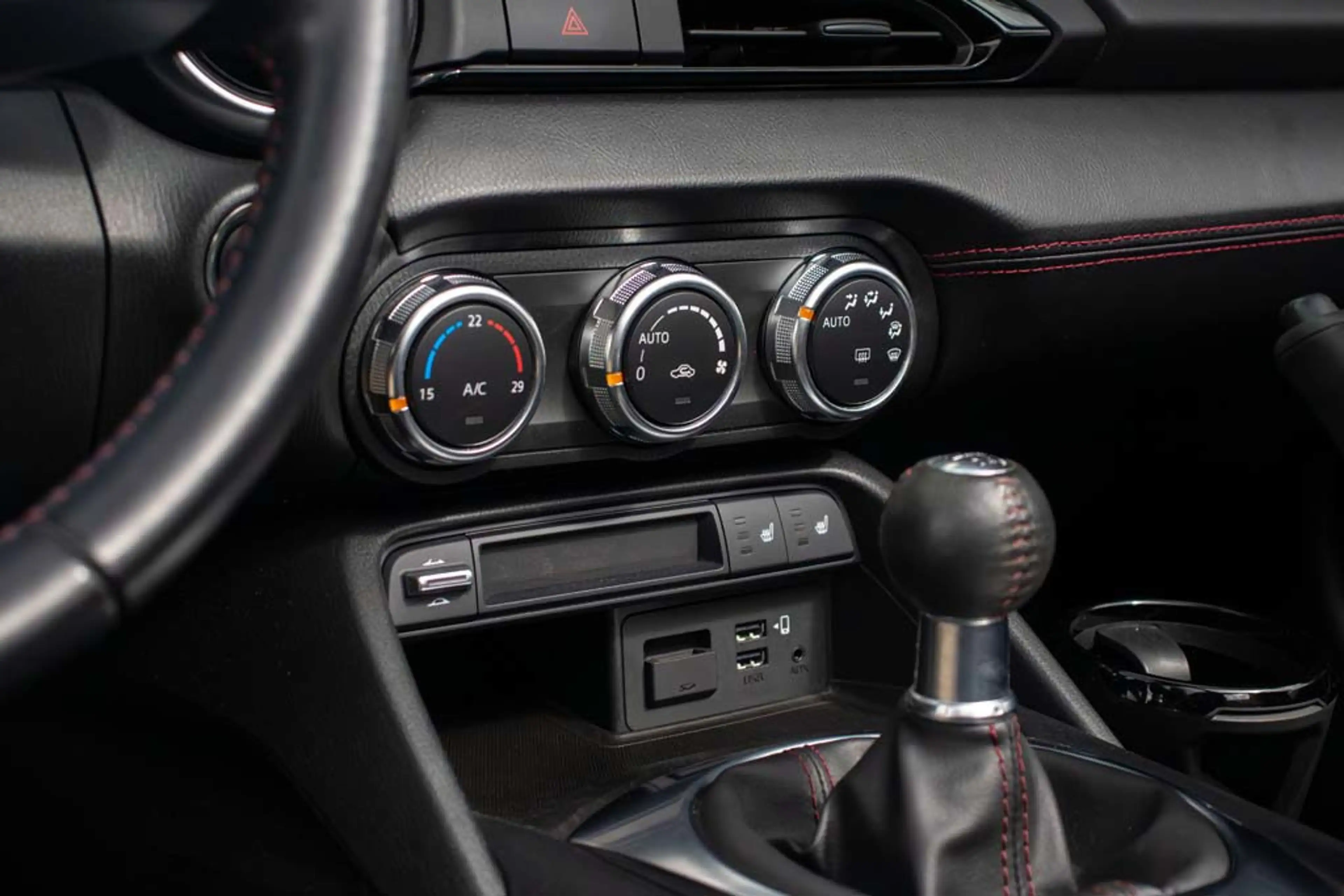Mazda MX-5 RF NDRF 2.0l SkyActiv-G 184 GT-M Snowflake White P — photo 15