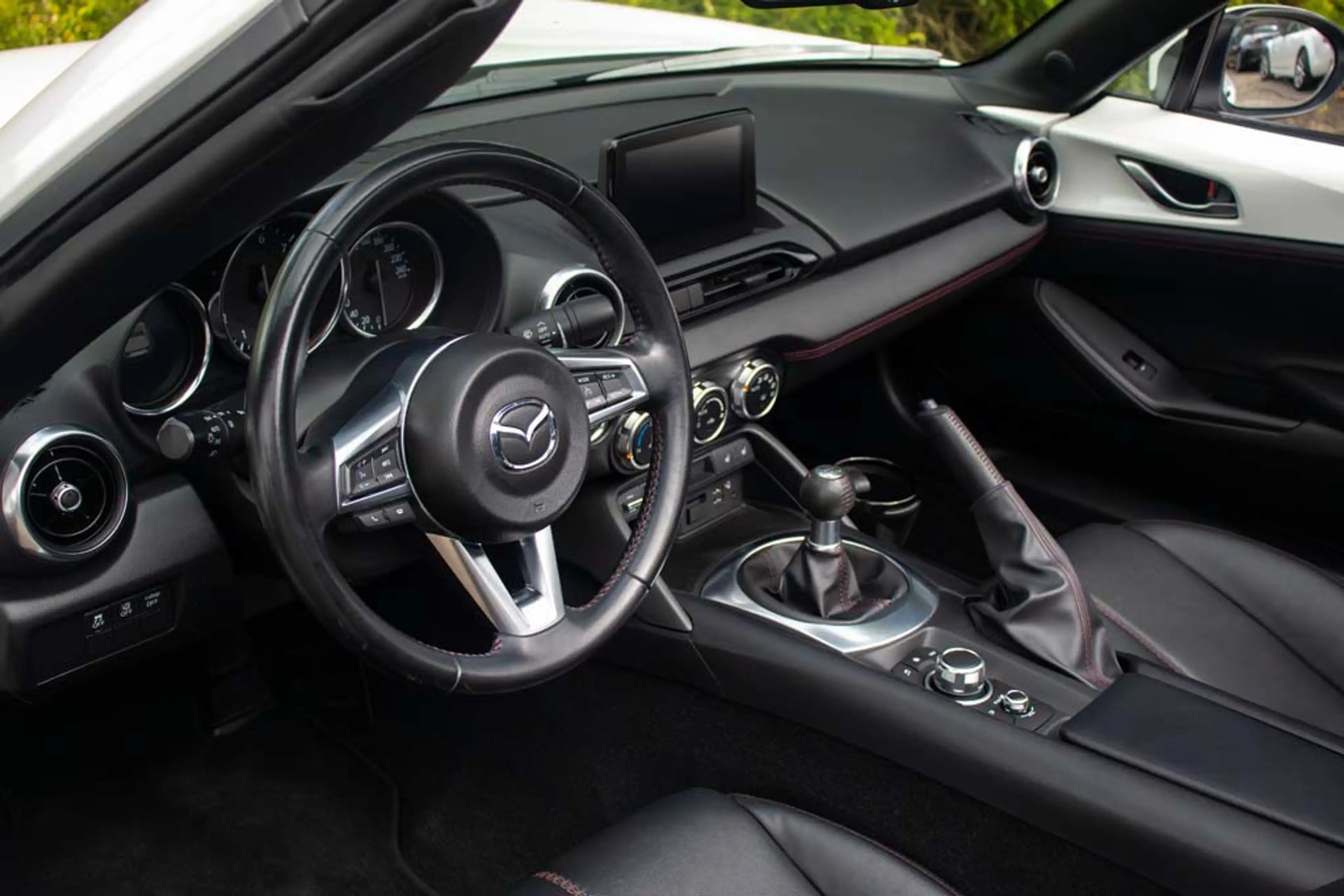 Mazda MX-5 RF NDRF 2.0l SkyActiv-G 184 GT-M Snowflake White P — photo 14