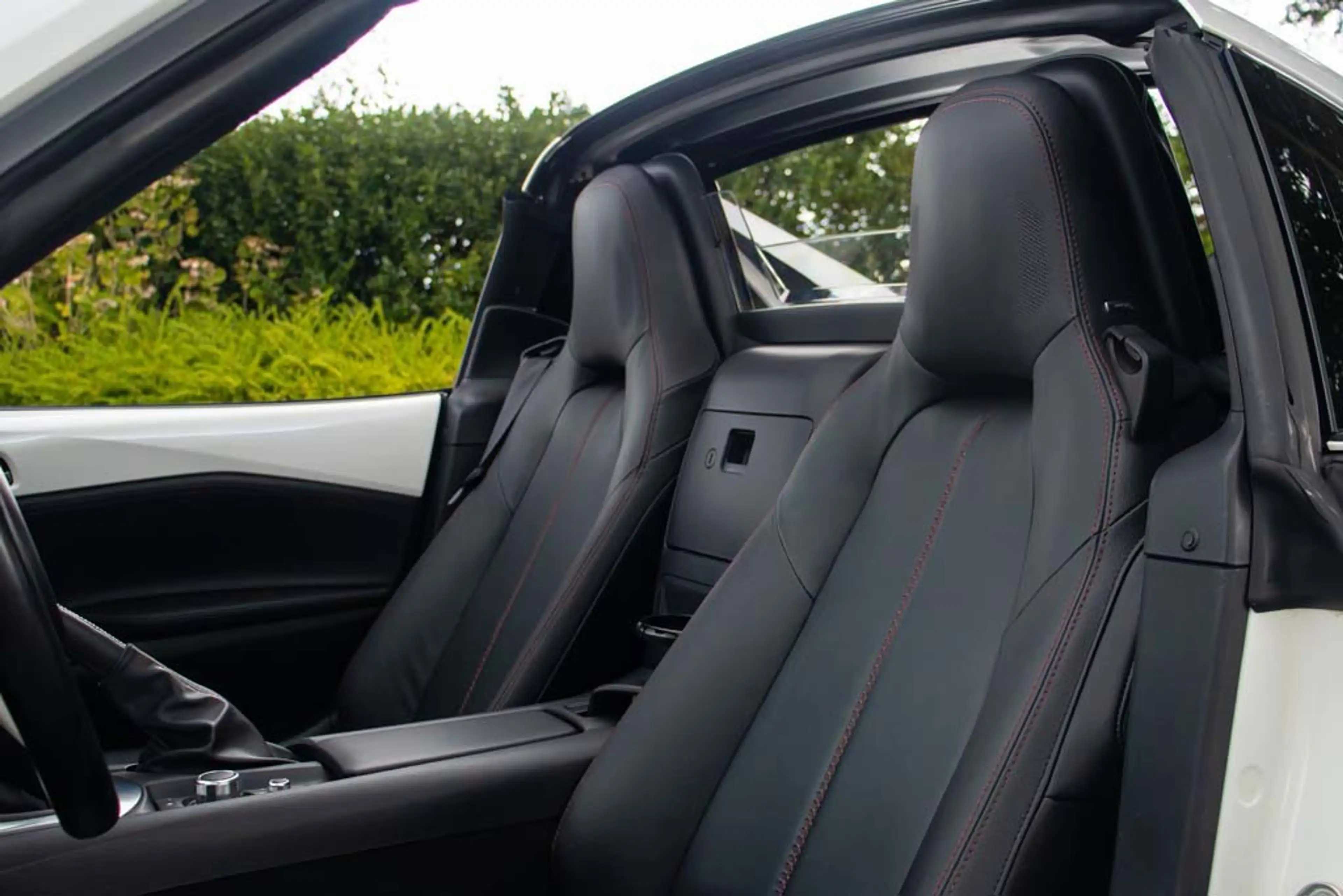 Mazda MX-5 RF NDRF 2.0l SkyActiv-G 184 GT-M Snowflake White P — photo 7