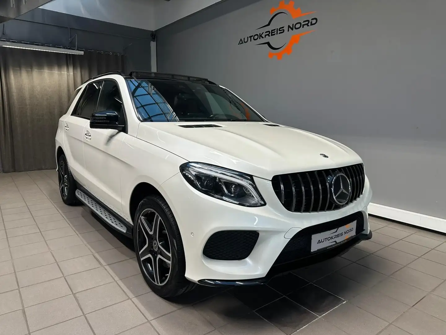 Mercedes-Benz GLE 350 d 4Matic AMG +HU NEU+PANO+360 KAM.+SOFT+ Weiß - 1