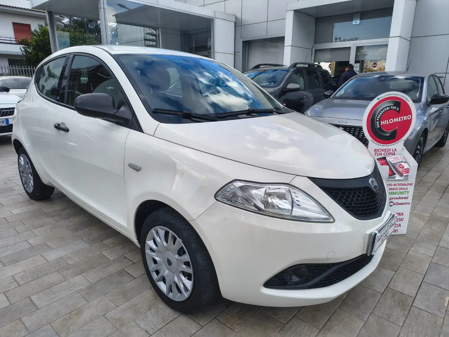 Lancia Ypsilon 1.2 69 CV 5p. S&S Elefantino Blu Bianco - 1