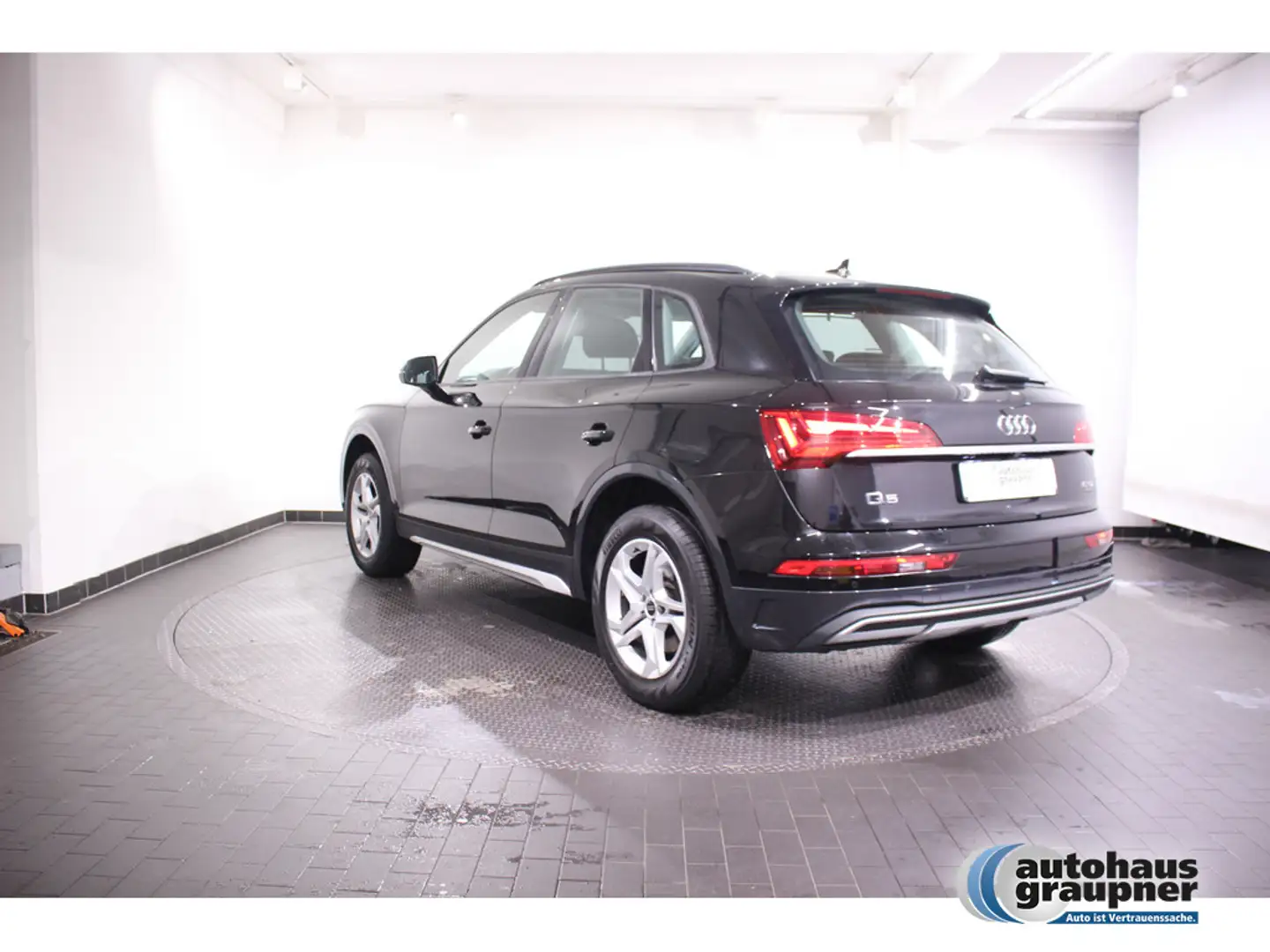 Audi Q5 40 2.0 TDI quattro advanced STANDHZ LED Zwart - 2