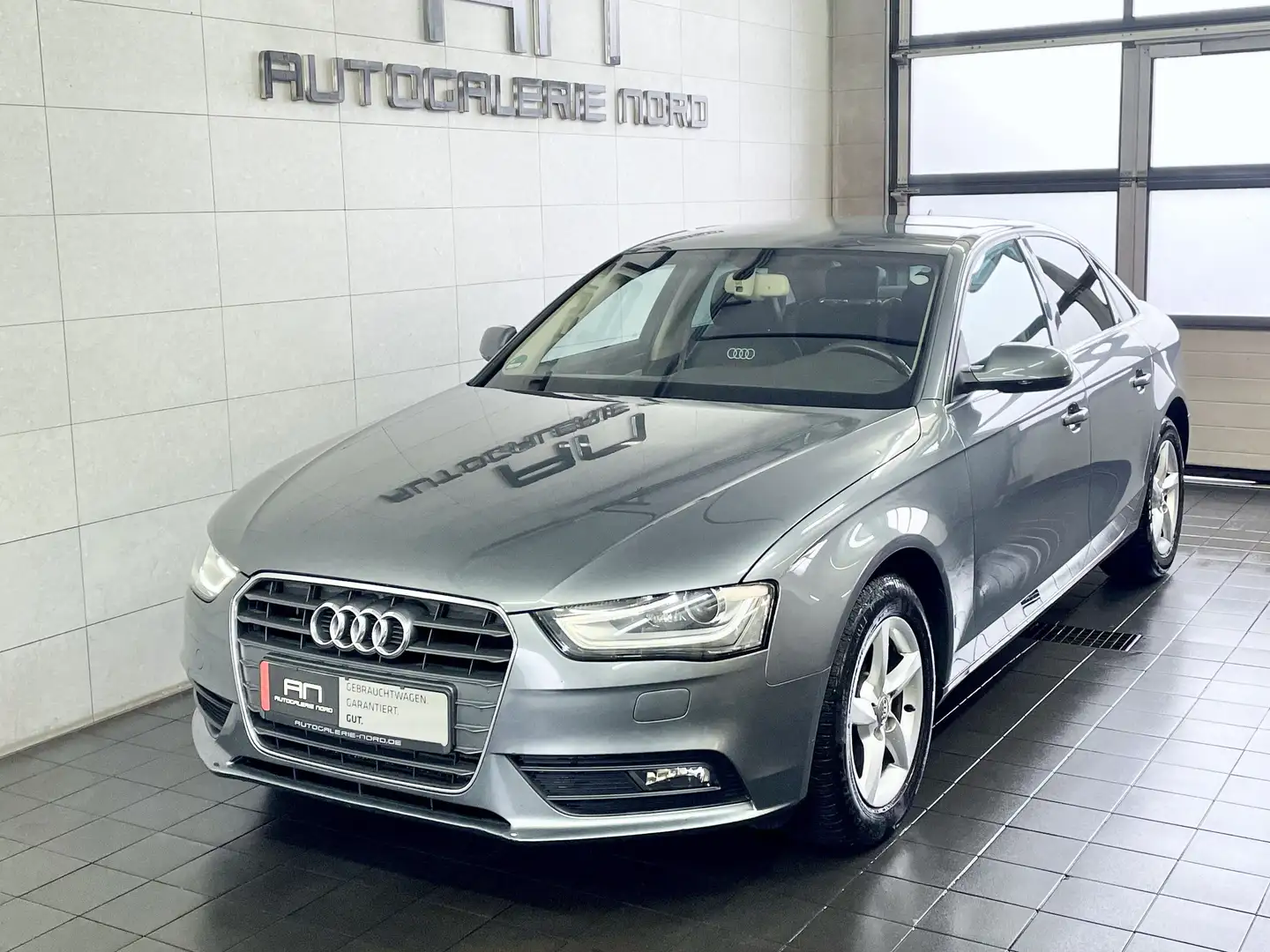 Audi A4 Lim. Ambiente Xenon+Navi+Business+DAB+DSP Grau - 2