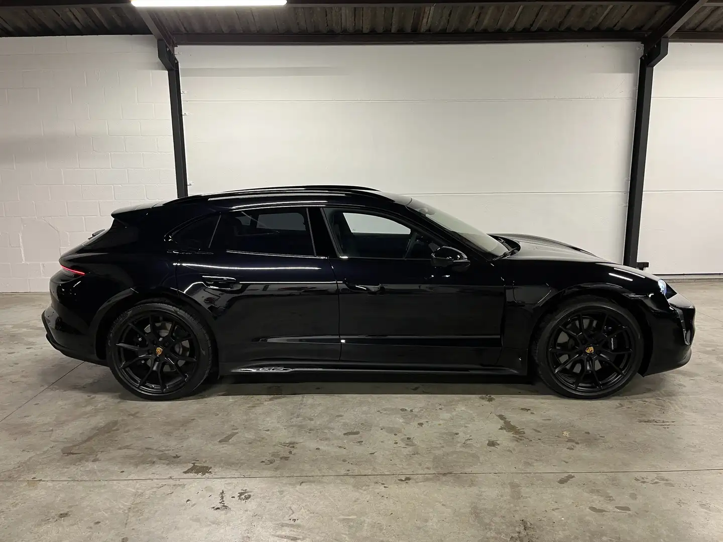 Porsche Taycan GTS Sport Turismo Zwart - 2