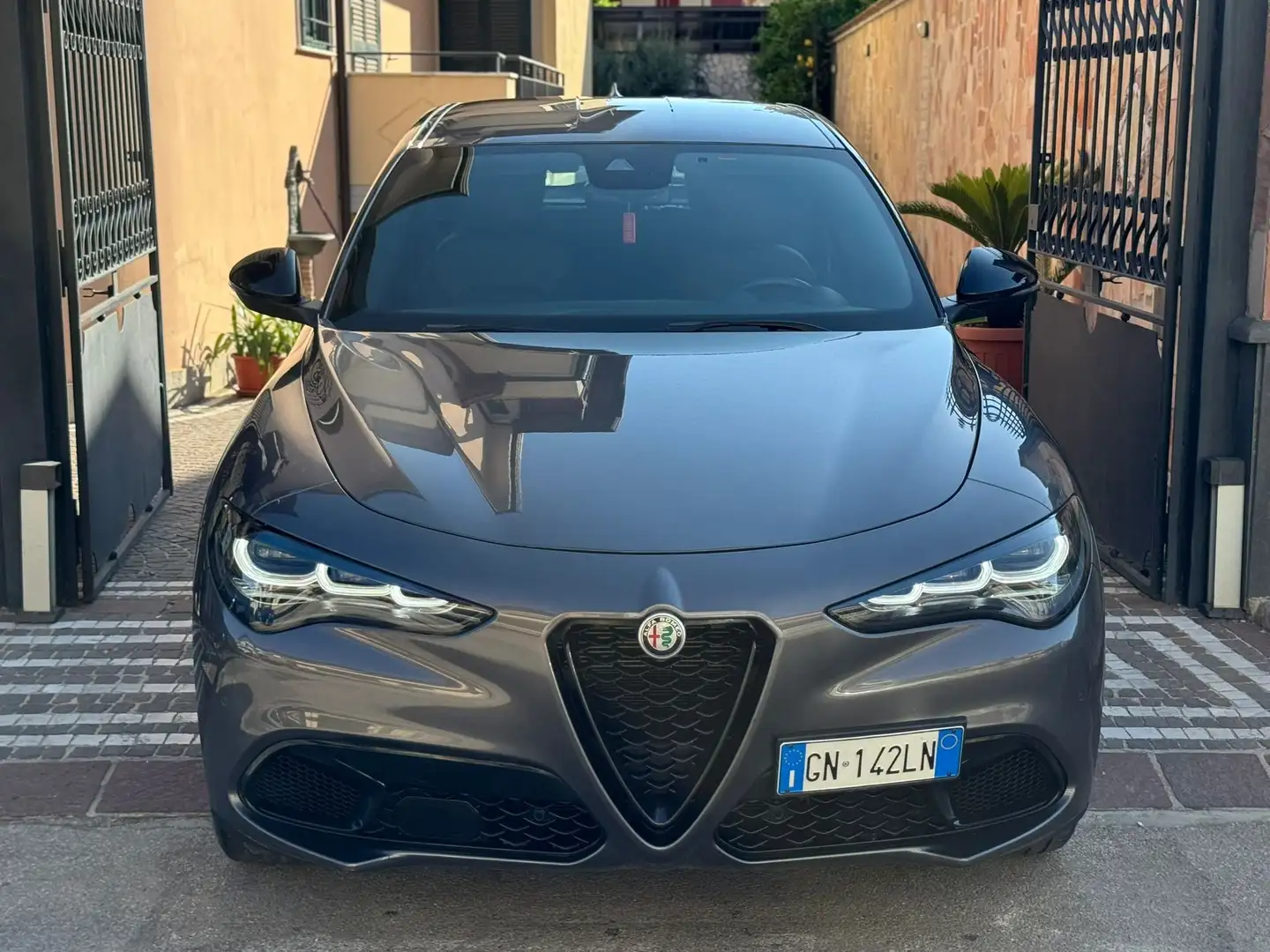 Alfa Romeo Stelvio 2.2 Turbodiesel 160 CV AT8 RWD Competizione Gris - 2