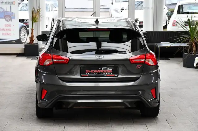 Ford Focus view 6