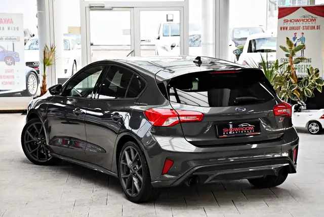 Ford Focus view 4