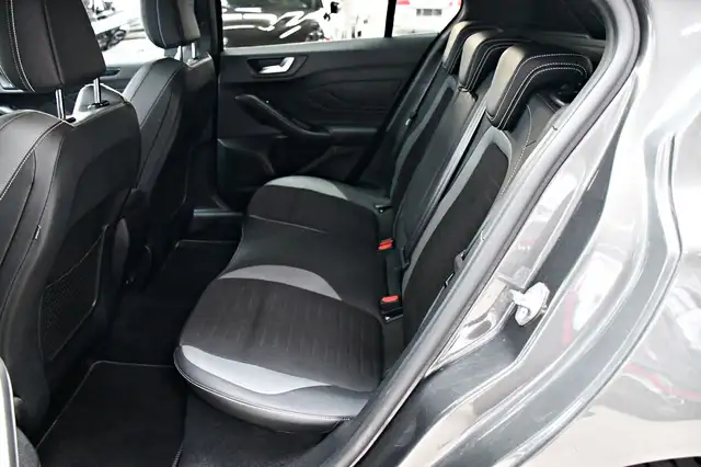 Ford Focus view 13
