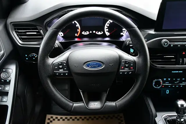 Ford Focus view 15