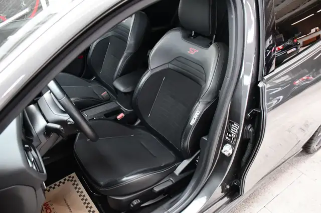 Ford Focus view 10