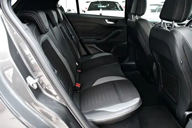 Ford Focus view 14