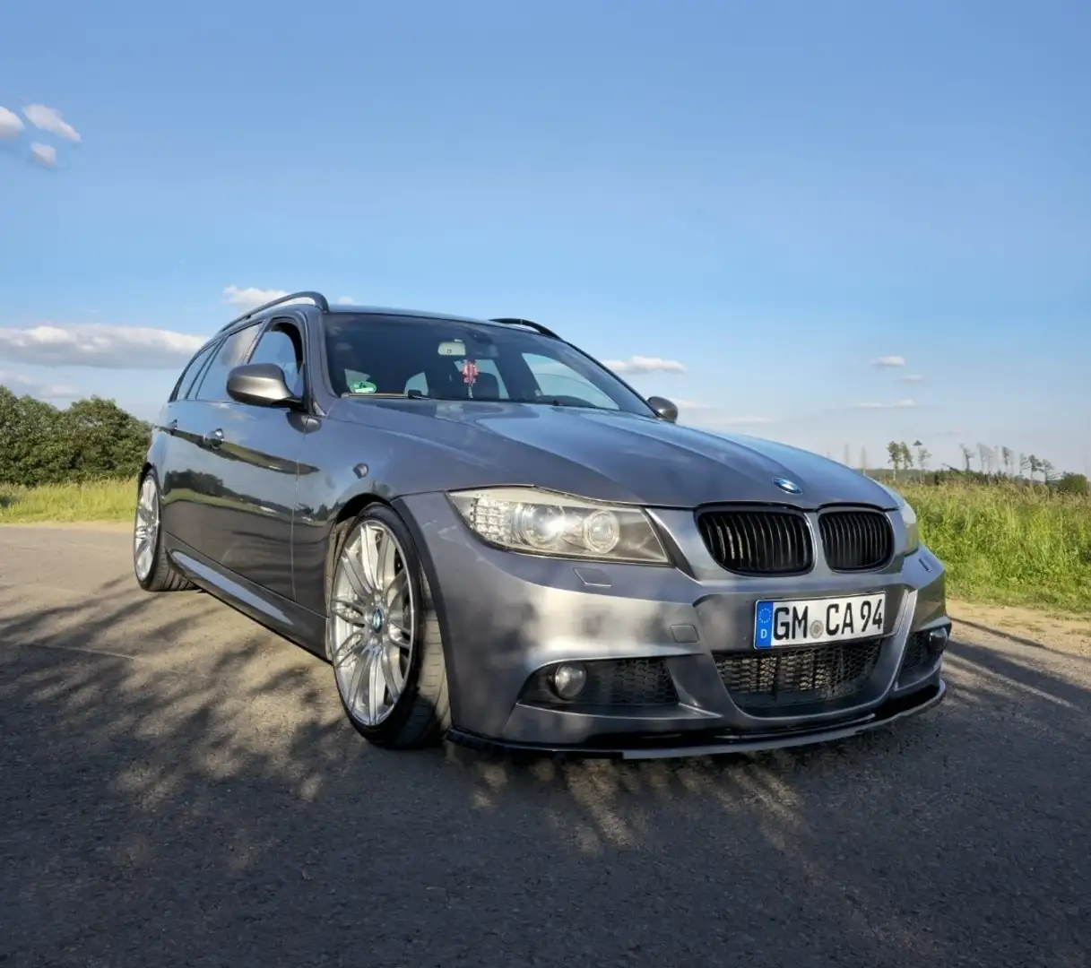 BMW 330 330d xDrive Touring*Keyless Go* Grau - 1