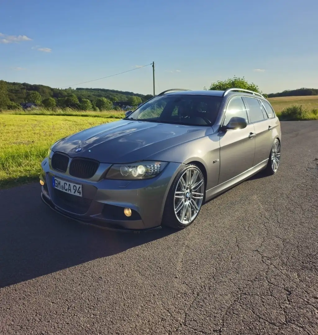 BMW 330 330d xDrive Touring*Keyless Go* Grau - 2