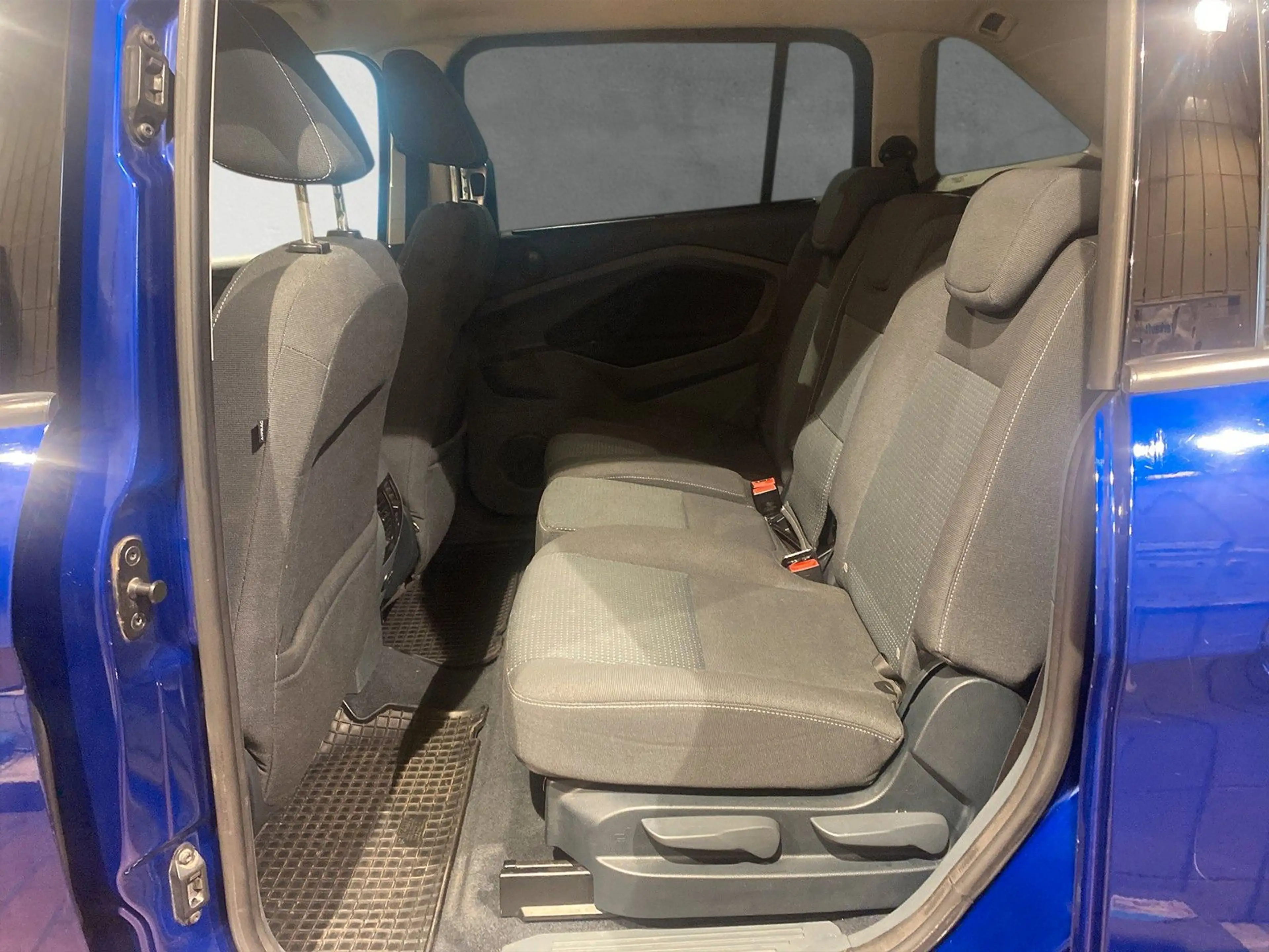 Ford Grand C-Max — photo 10