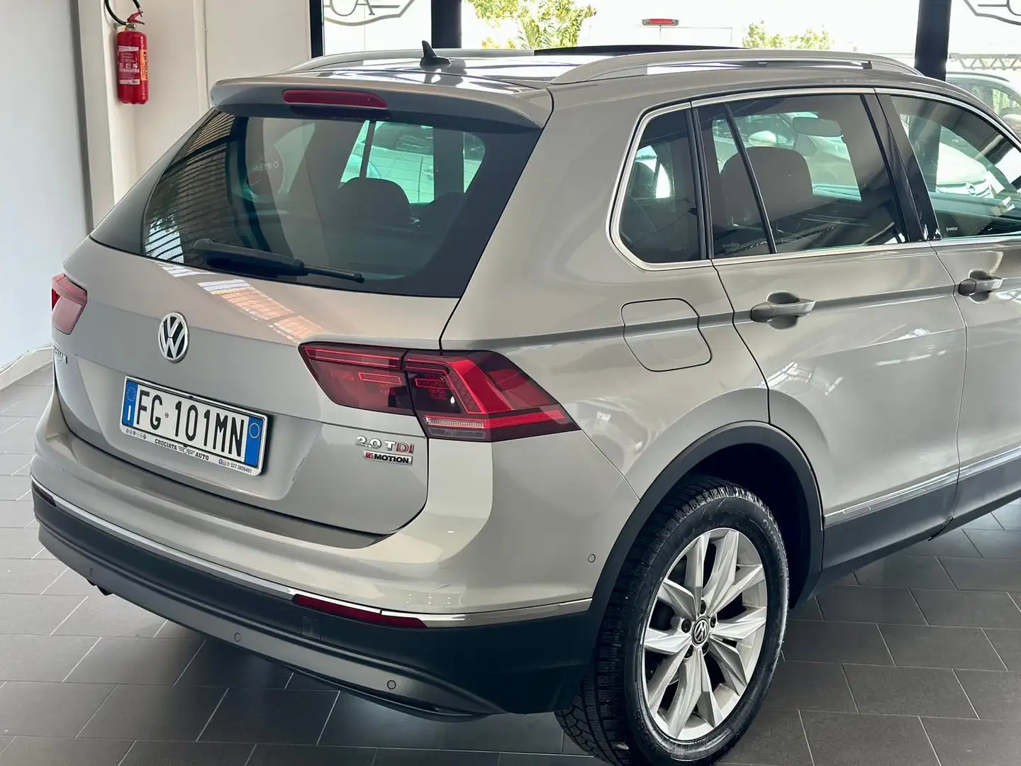 Volkswagen Tiguan Tiguan 2.0 tdi Executive 4motion 190cv dsg Gris - 2