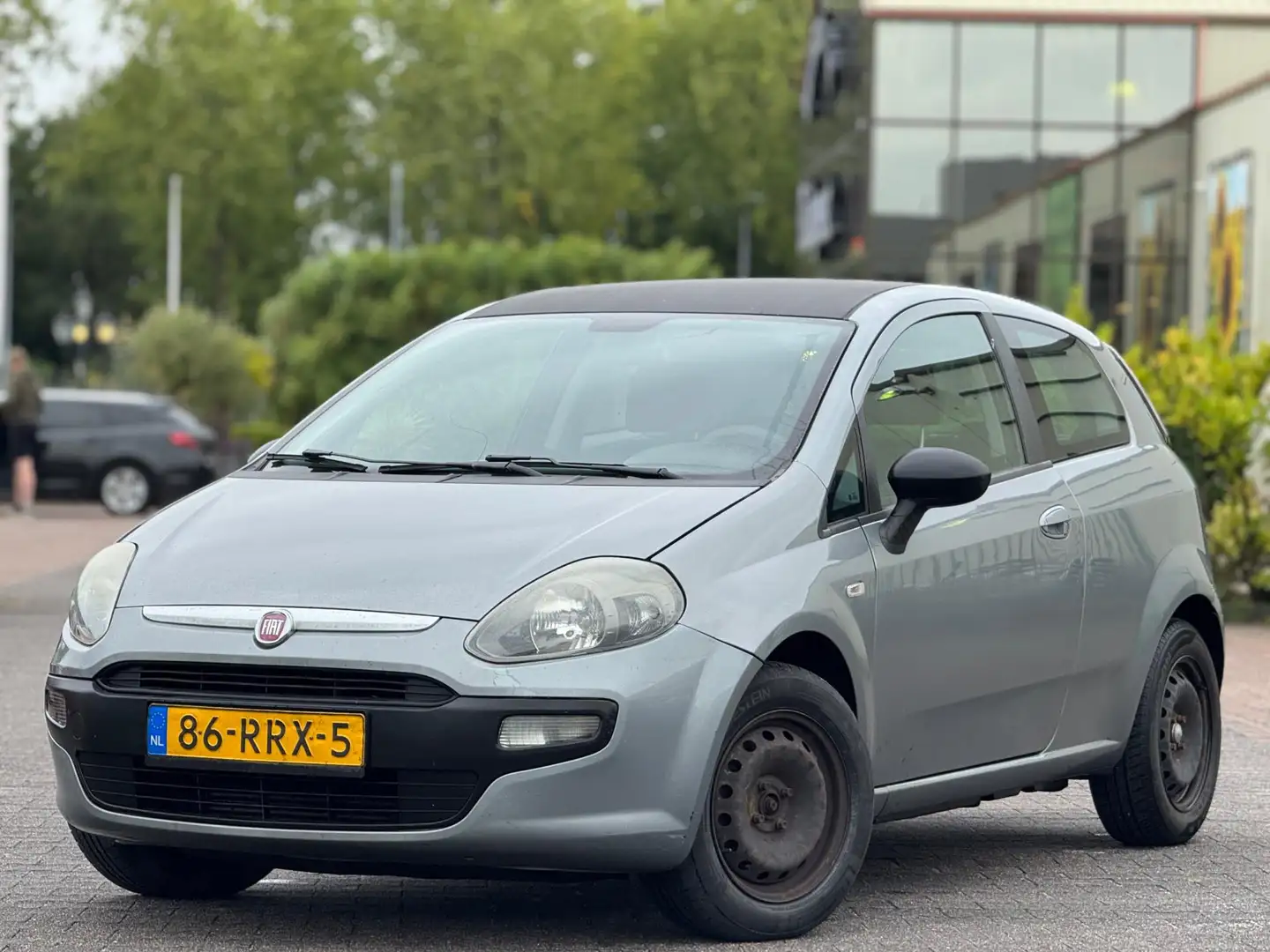Fiat Punto Evo 1.3 M-Jet Dynamic | Navigatie | Bluethooth | Airco Grijs - 1