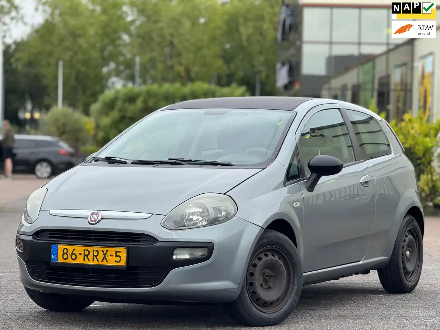 Fiat Punto Evo 1.3 M-Jet Dynamic | Navigatie | Bluethooth | Airco Grijs - 1
