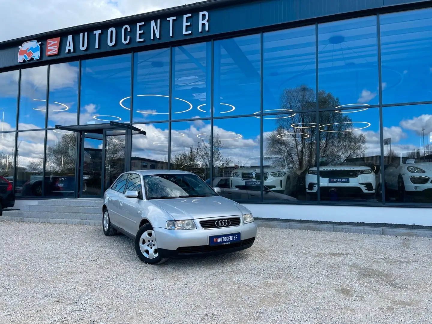 Audi A3 1.8 Ambiente 5-Türer *1.HAND*AHK*KLIMA* Silver - 1