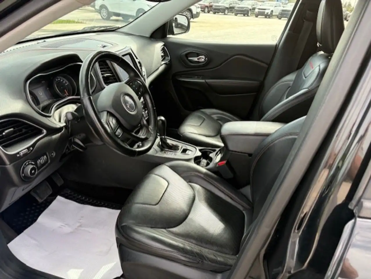Jeep Cherokee снимка Jeep Cherokee