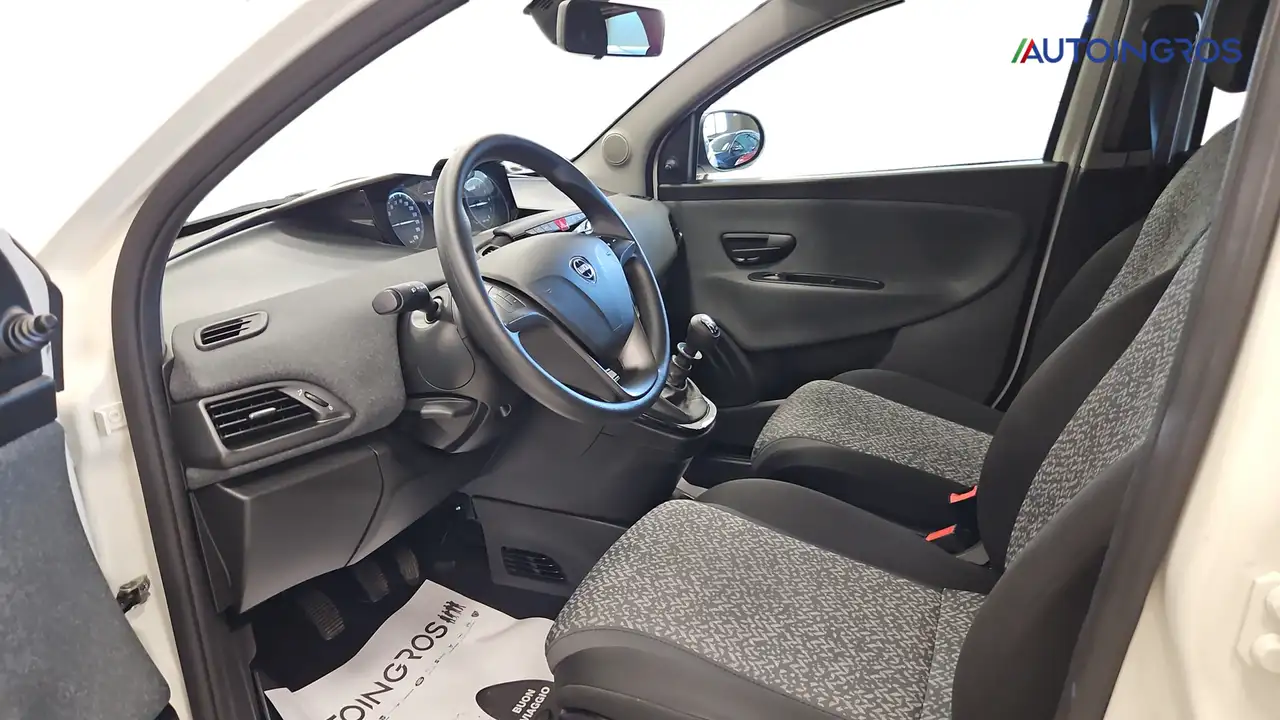 Lancia Ypsilon 2022 — фото 13