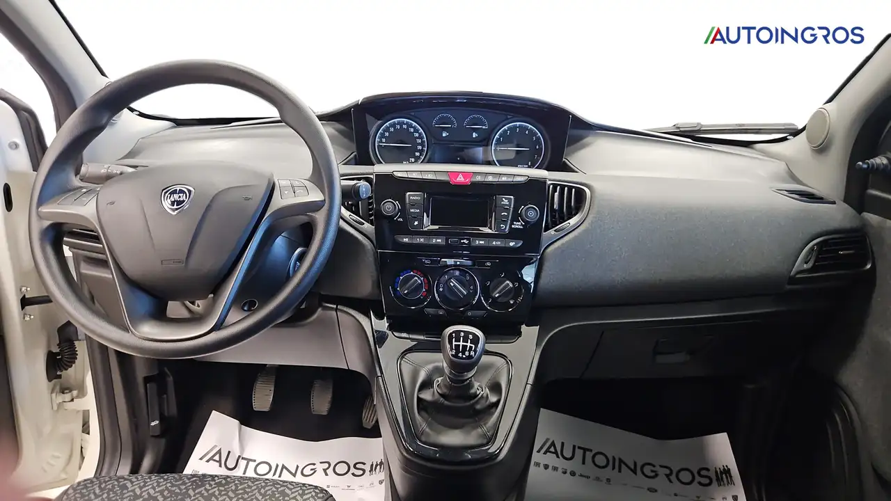 Lancia Ypsilon 2022 — фото 12