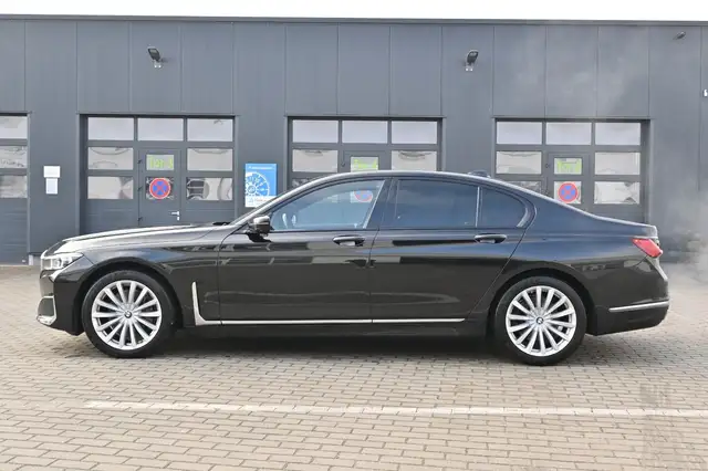 BMW 7 Series view 2
