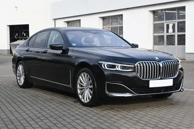 BMW 7 Series view 7