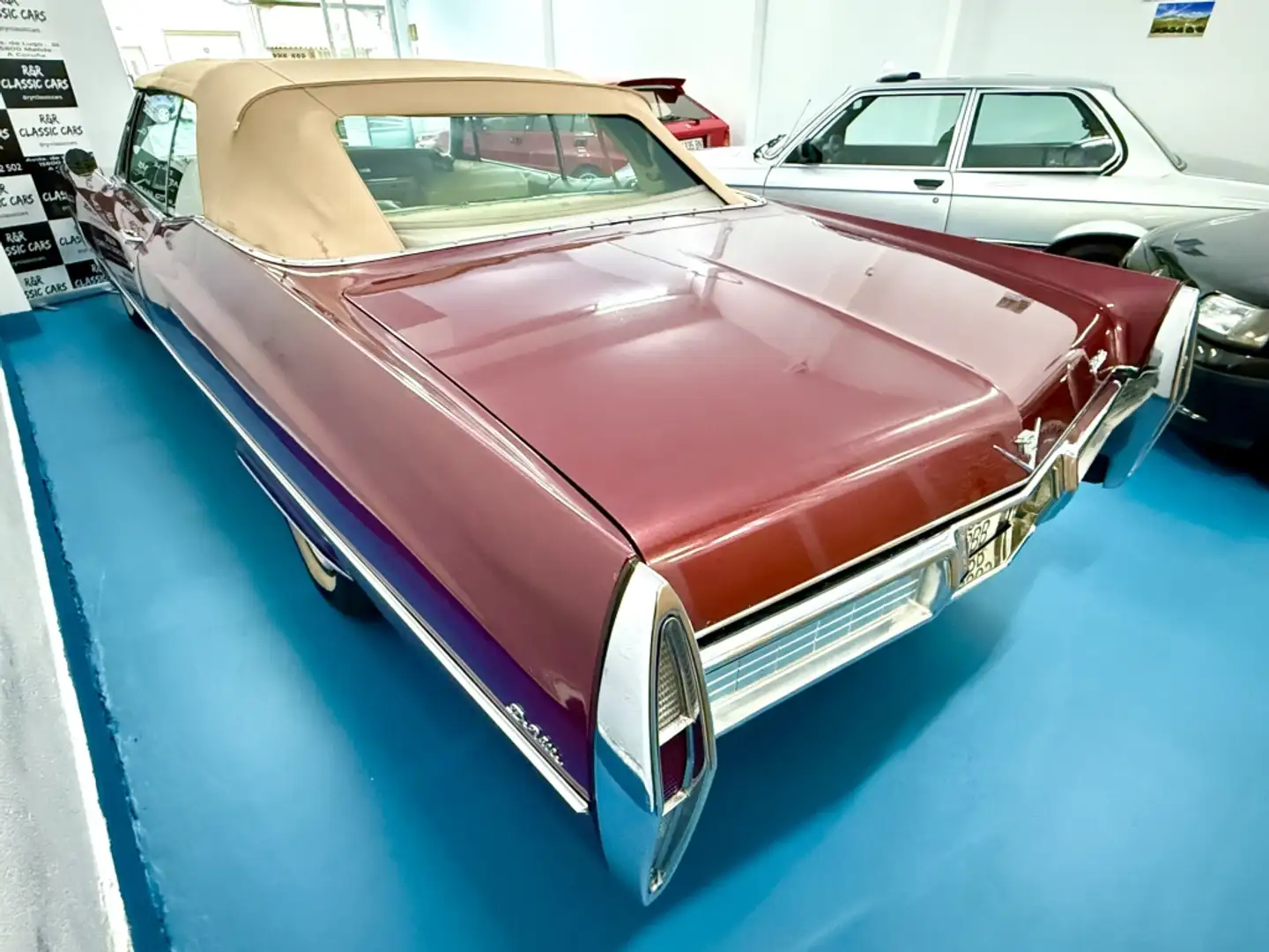 Cadillac DeVille Convertible Violett - 2