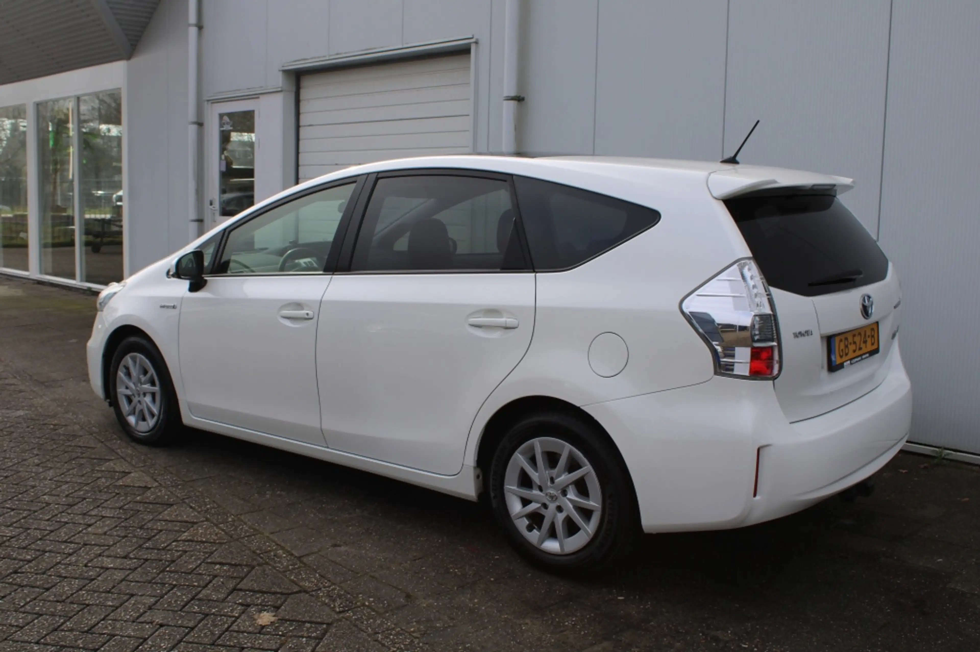 Toyota Prius Wagon 1.8 Aspiration Limited 7 prs. — photo 2