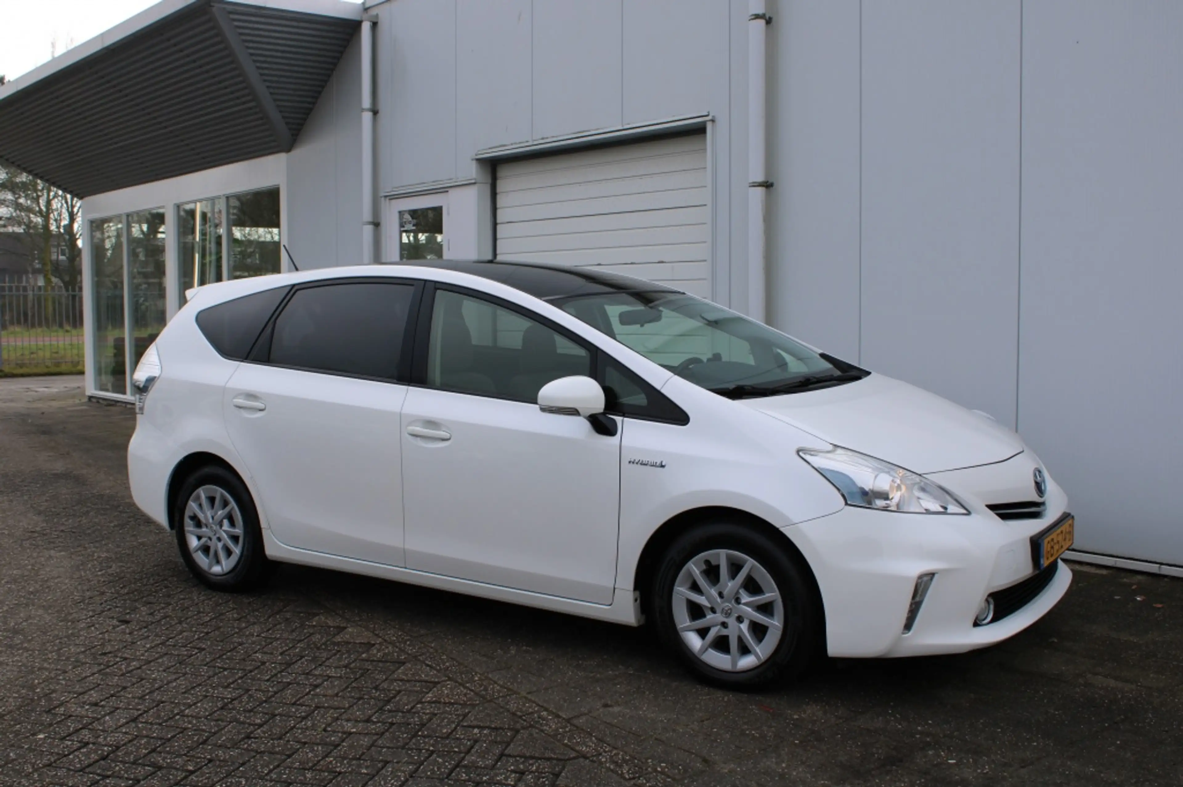 Toyota Prius Wagon 1.8 Aspiration Limited 7 prs. — photo 4