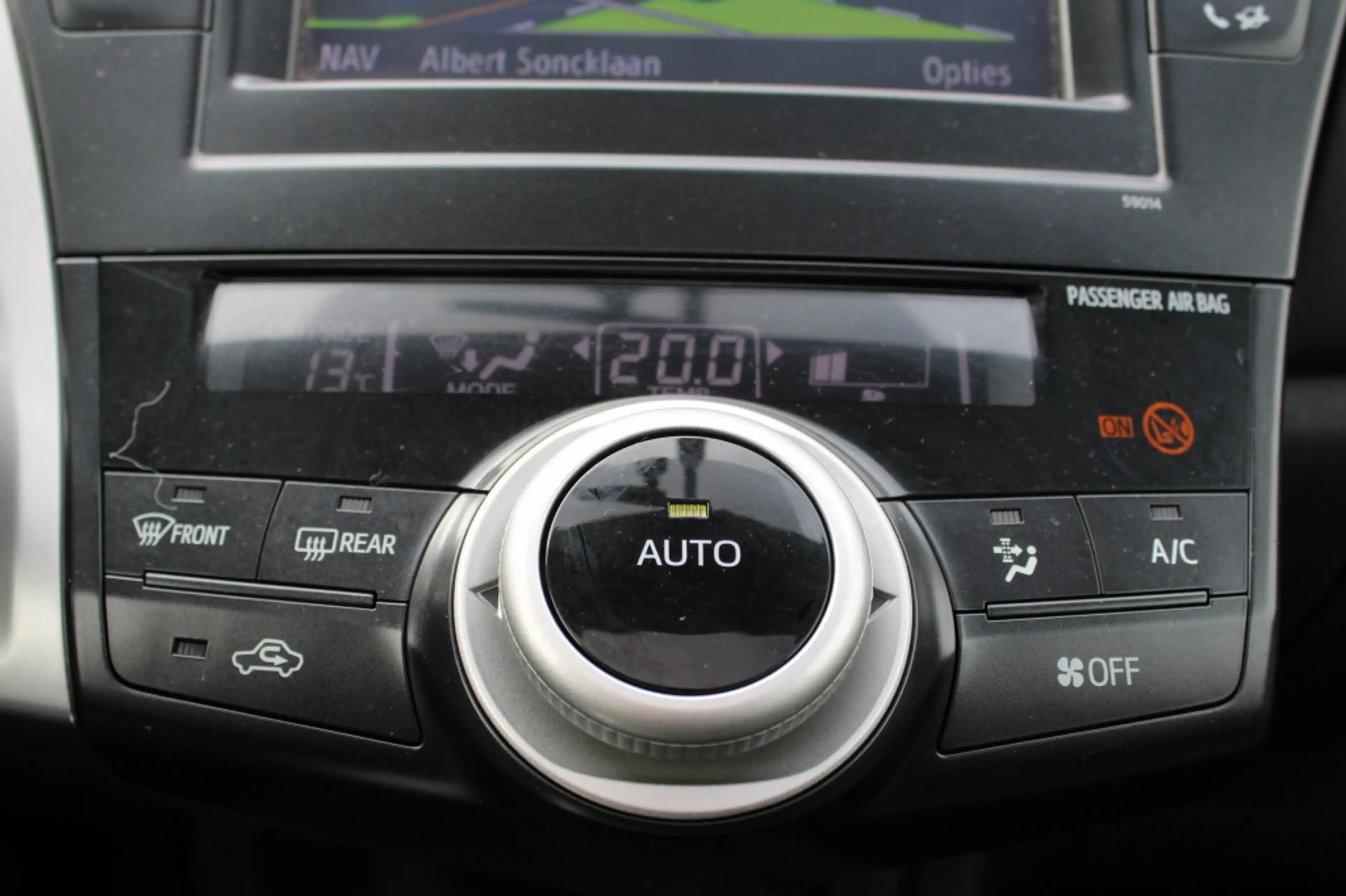 Toyota Prius Wagon 1.8 Aspiration Limited 7 prs. — photo 15