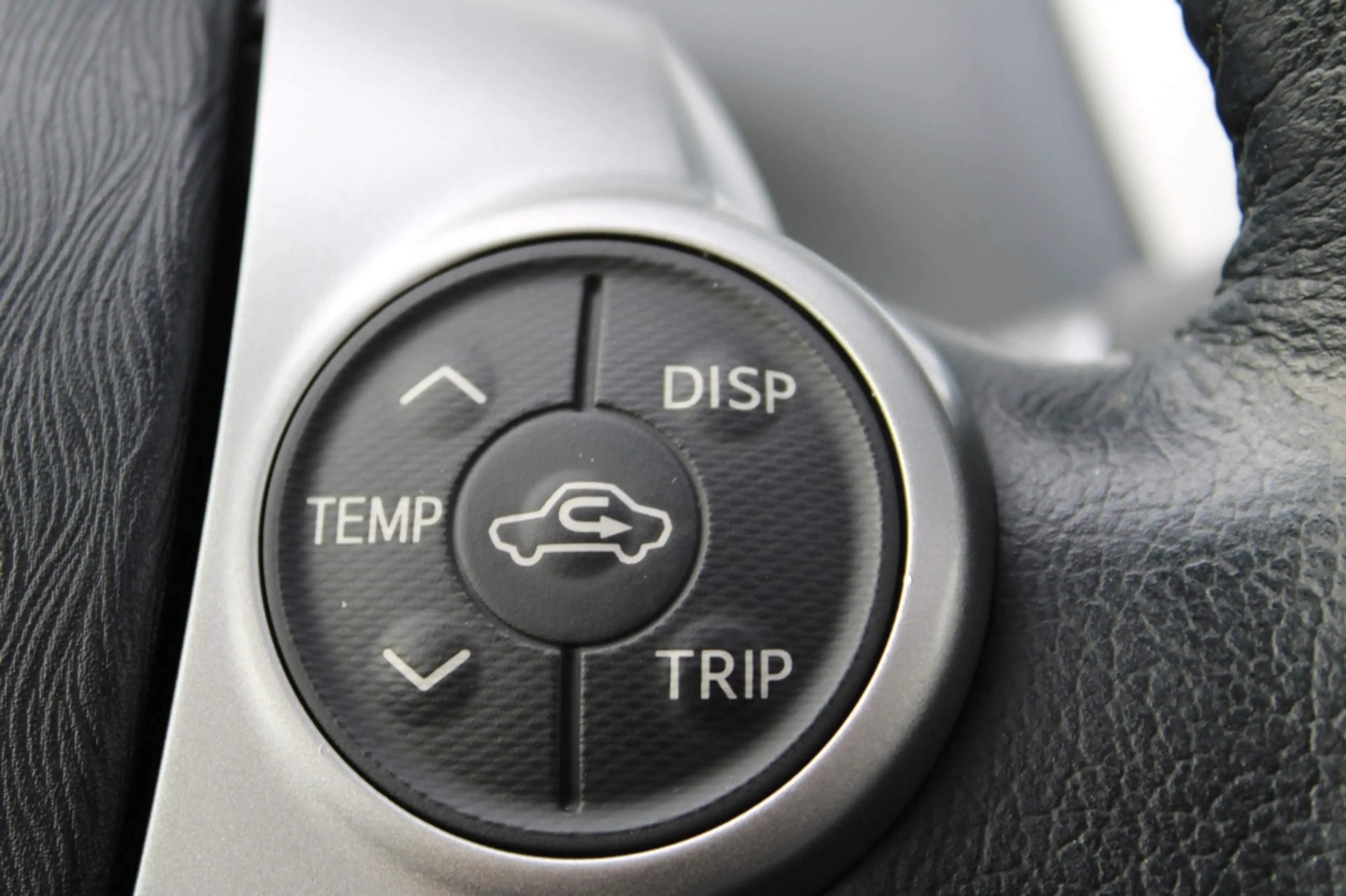 Toyota Prius Wagon 1.8 Aspiration Limited 7 prs. — photo 18