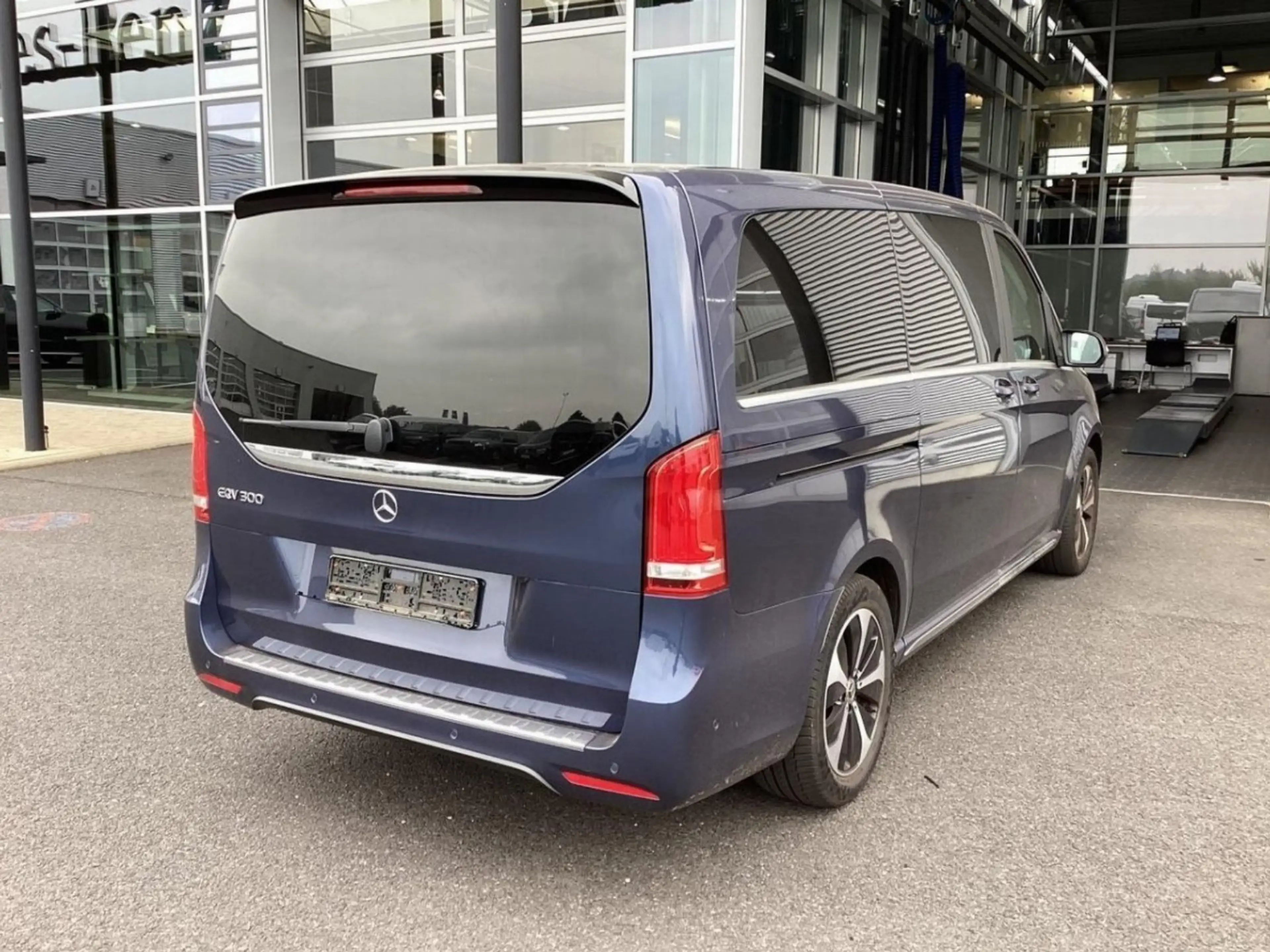 Mercedes-Benz EQV 300 EQV300 AVANTG Edition AIRMATIC Pano DISTR Sitzkl — photo 5