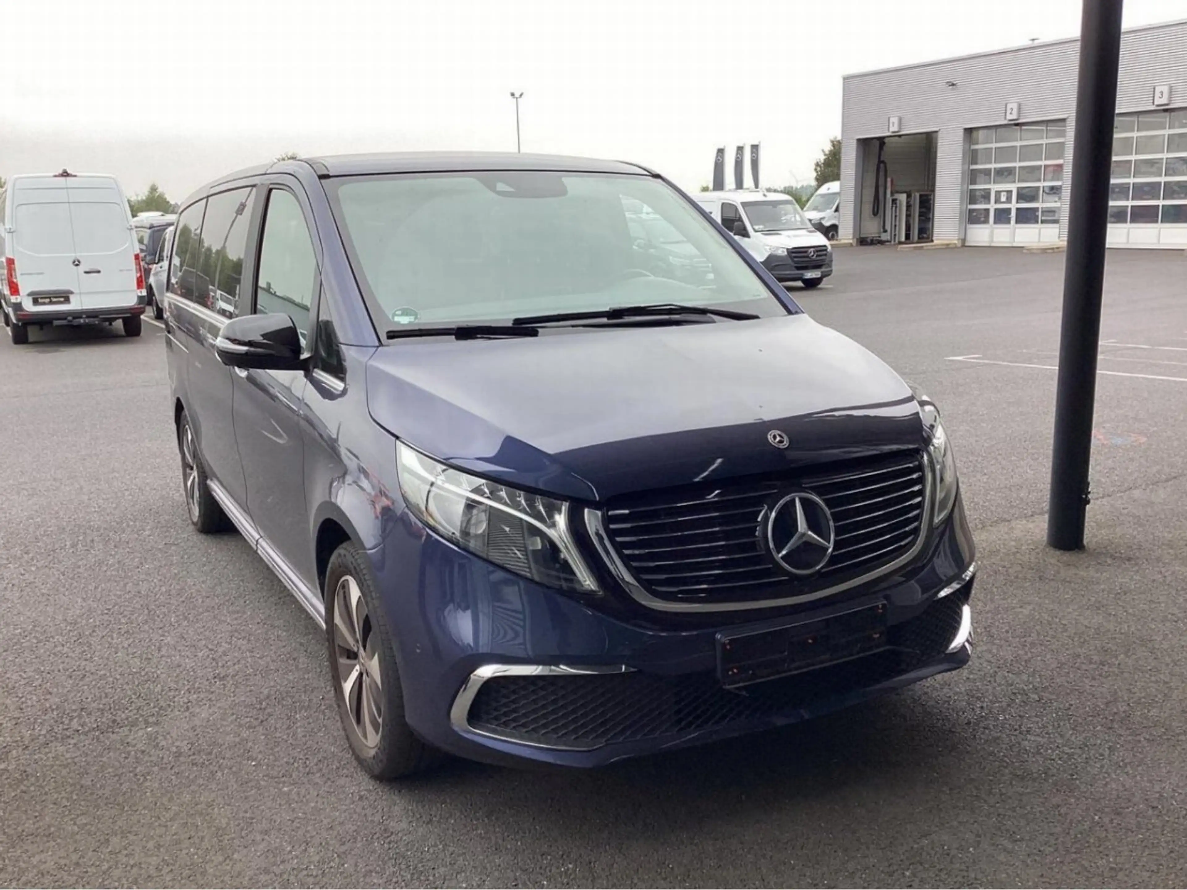Mercedes-Benz EQV 300 EQV300 AVANTG Edition AIRMATIC Pano DISTR Sitzkl — photo 6