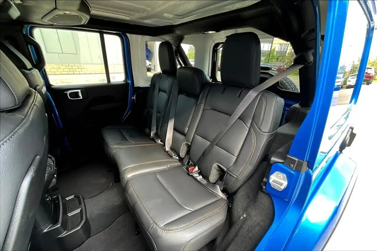Jeep Wrangler photo Jeep Wrangler