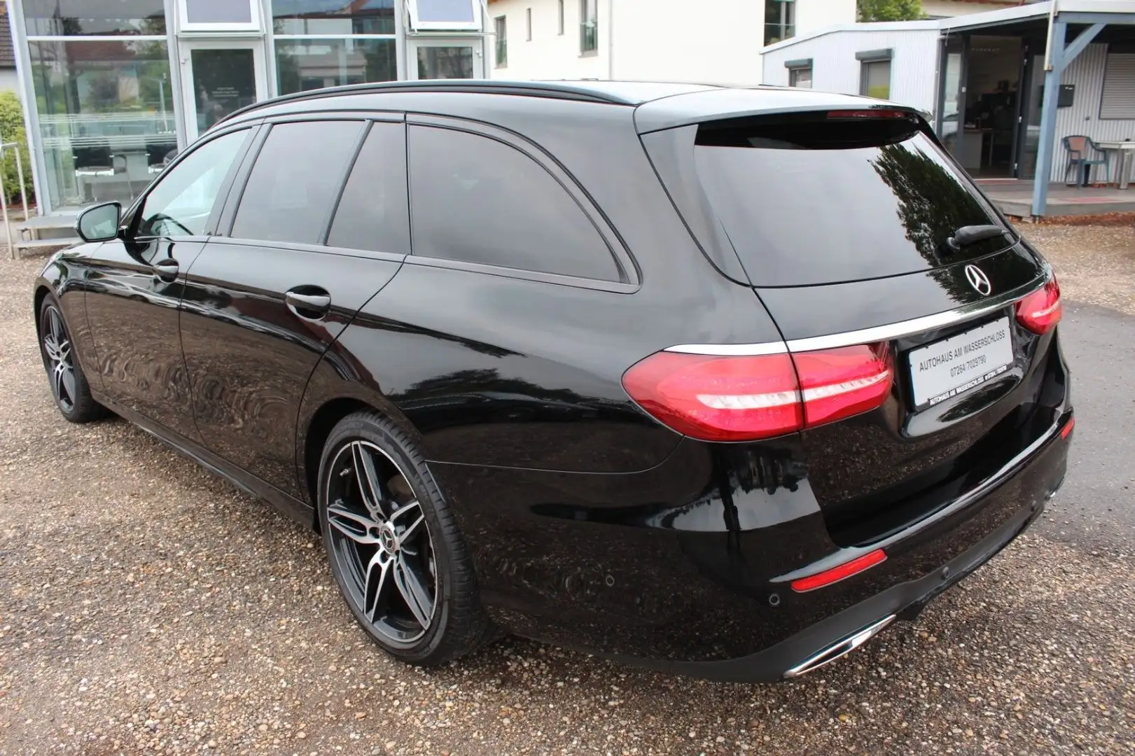 Mercedes-Benz E 220 d T AMG*NIGHT*WIDESCREEN*Multibeam LED*ACC Schwarz - 2
