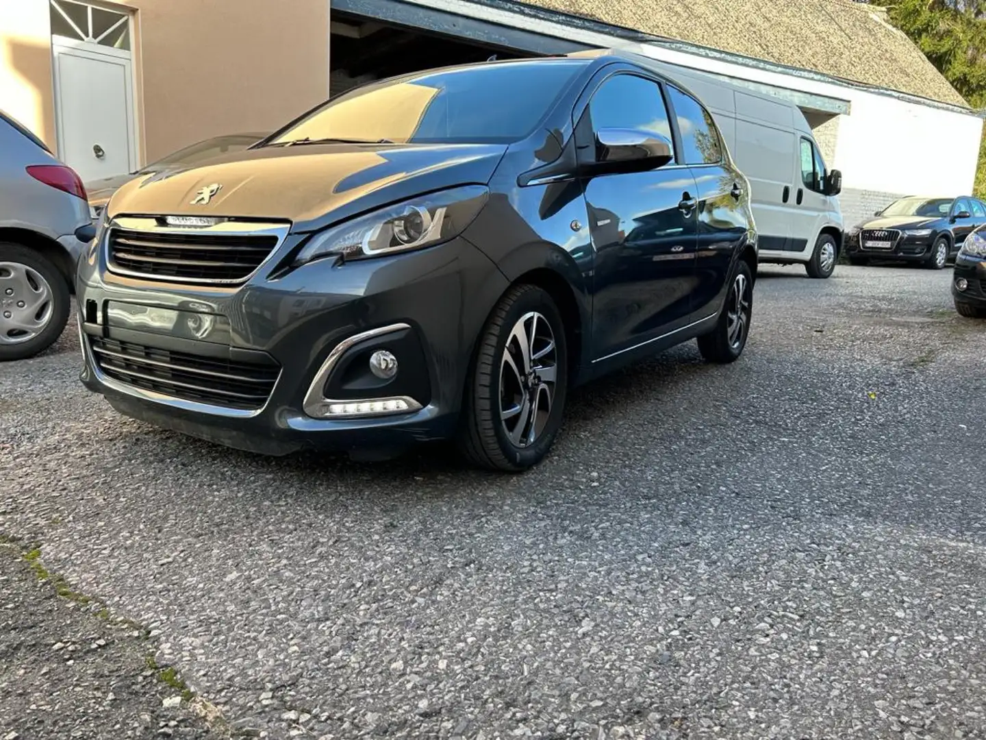 Peugeot 108 1.0 VTi Allure (EU6.2) 12 mois de garantie Gris - 1
