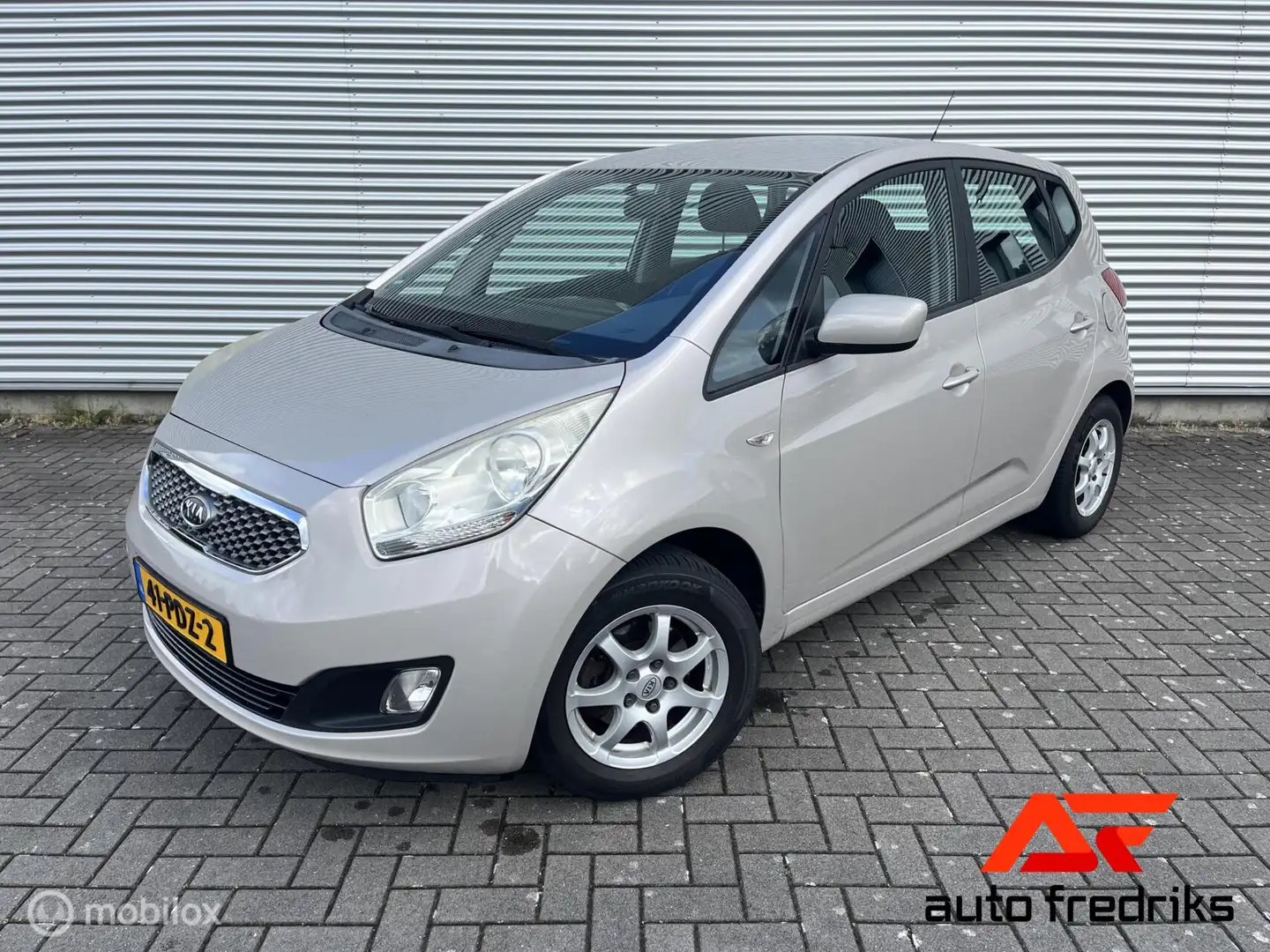 Kia Venga 1.4 CVVT Seven | Airco | Grau - 1