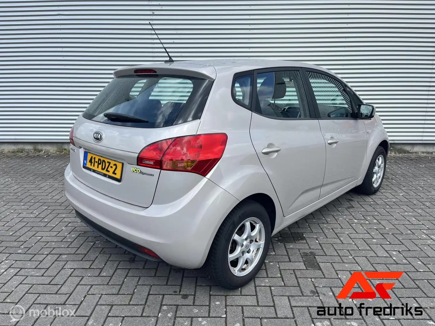 Kia Venga 1.4 CVVT Seven | Airco | Grau - 2