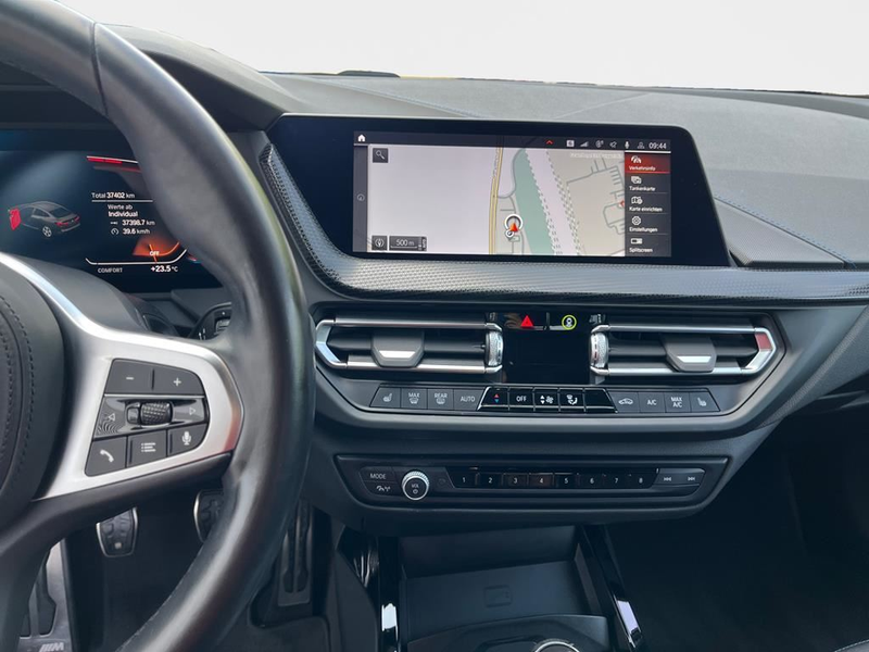 BMW 218 M Sport — photo 11
