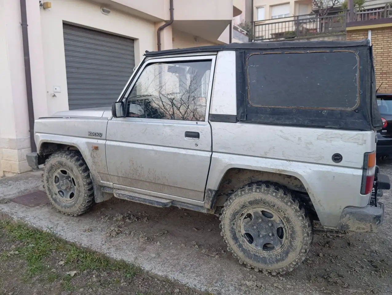 Daihatsu Rocky F80 2.0 L aperto, foto 7