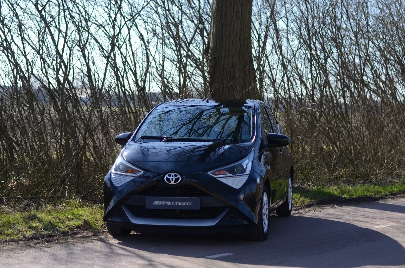 Toyota Aygo 1.0 VVT-i x-play Noir - 1
