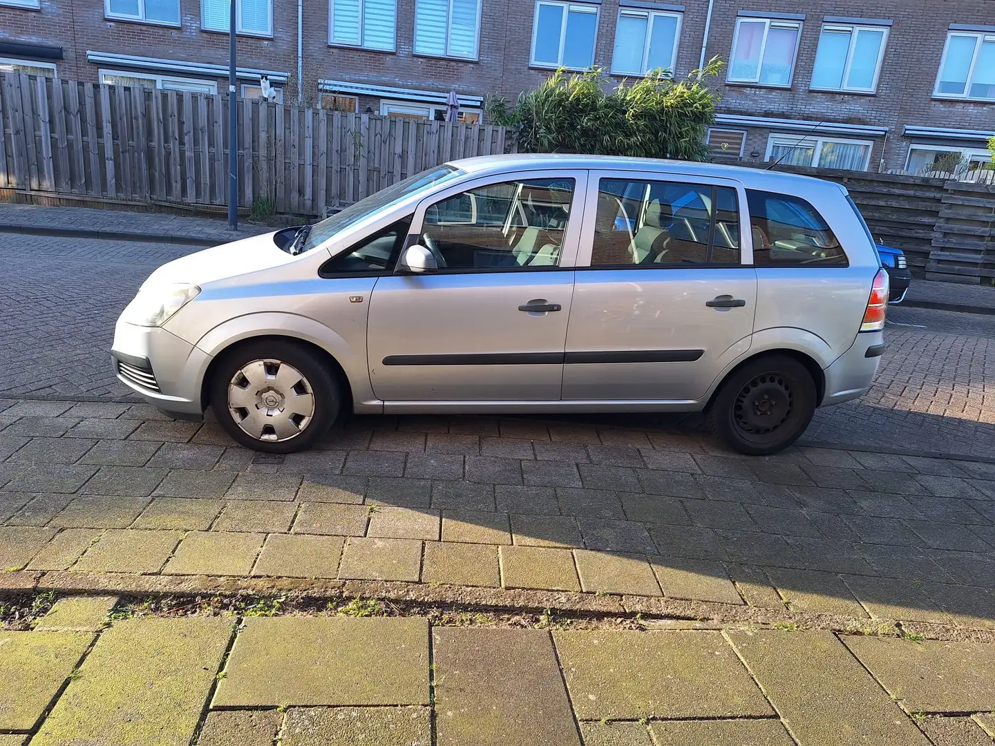 Opel Zafira 1.6 Business Gris - 1