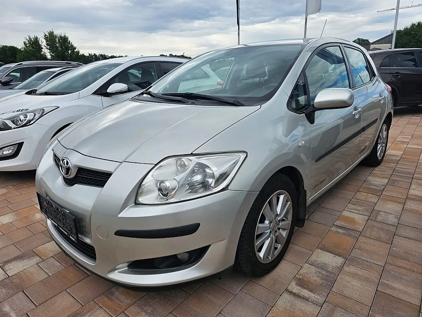 Toyota Auris 1,4 D-4D 90 Mid Grau - 1