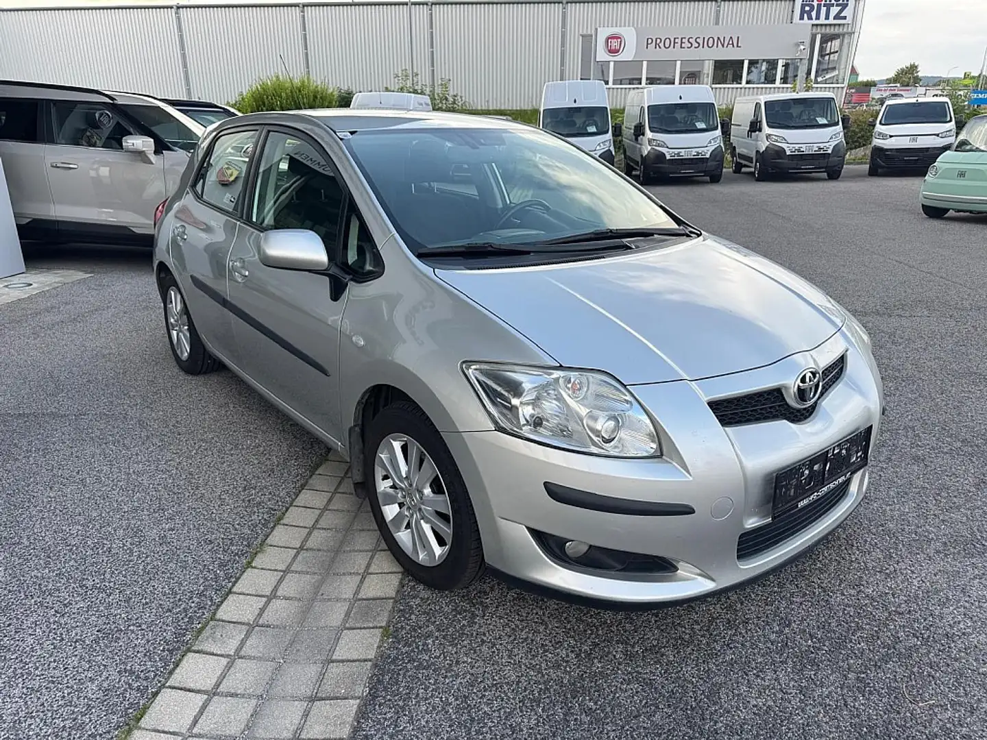 Toyota Auris 1,4 D-4D 90 Mid Gris - 2