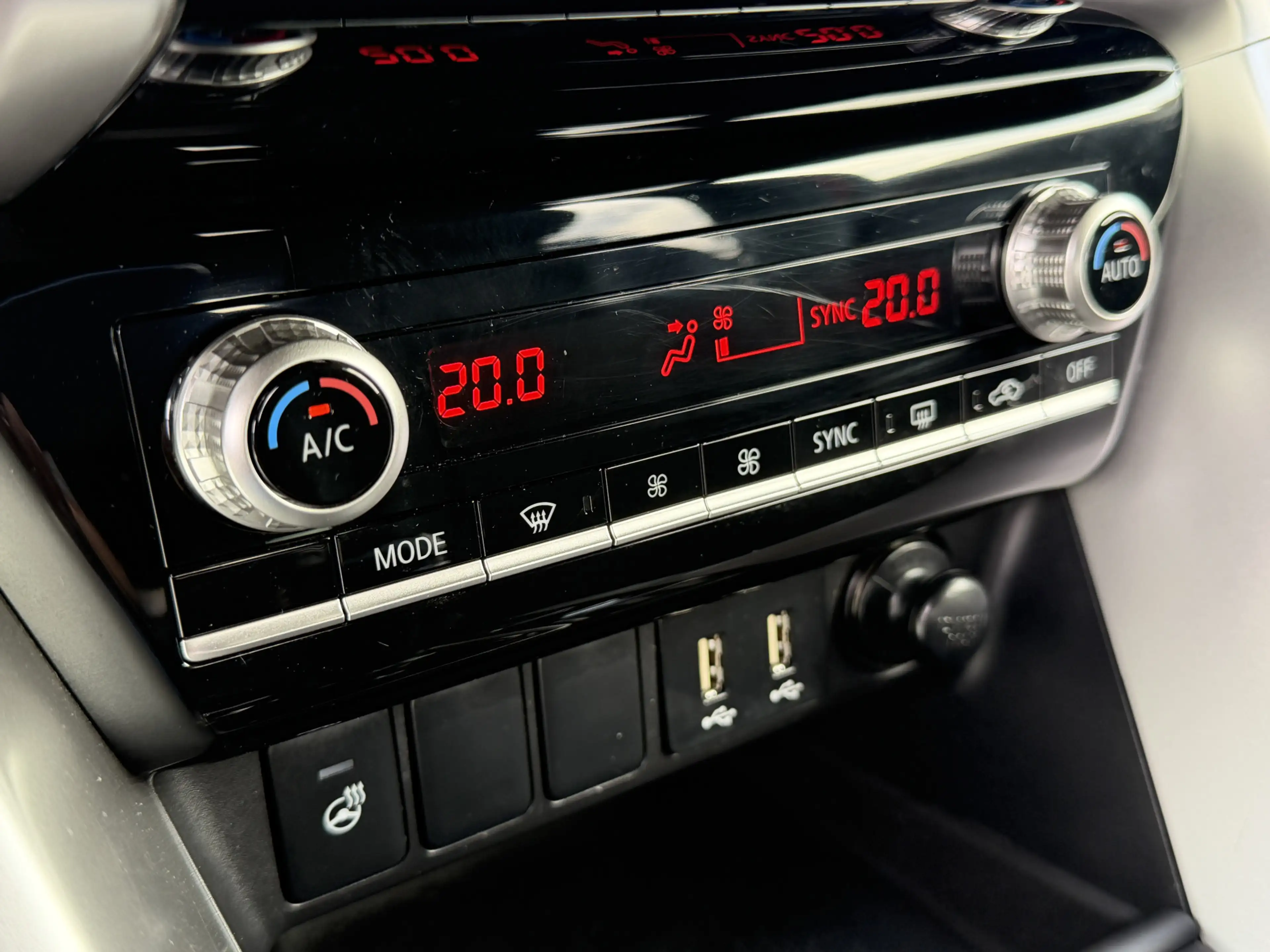Mitsubishi Eclipse Cross 2.4 PHEV Intense+ | Trekhaak | Adaptive Cruise con — photo 27