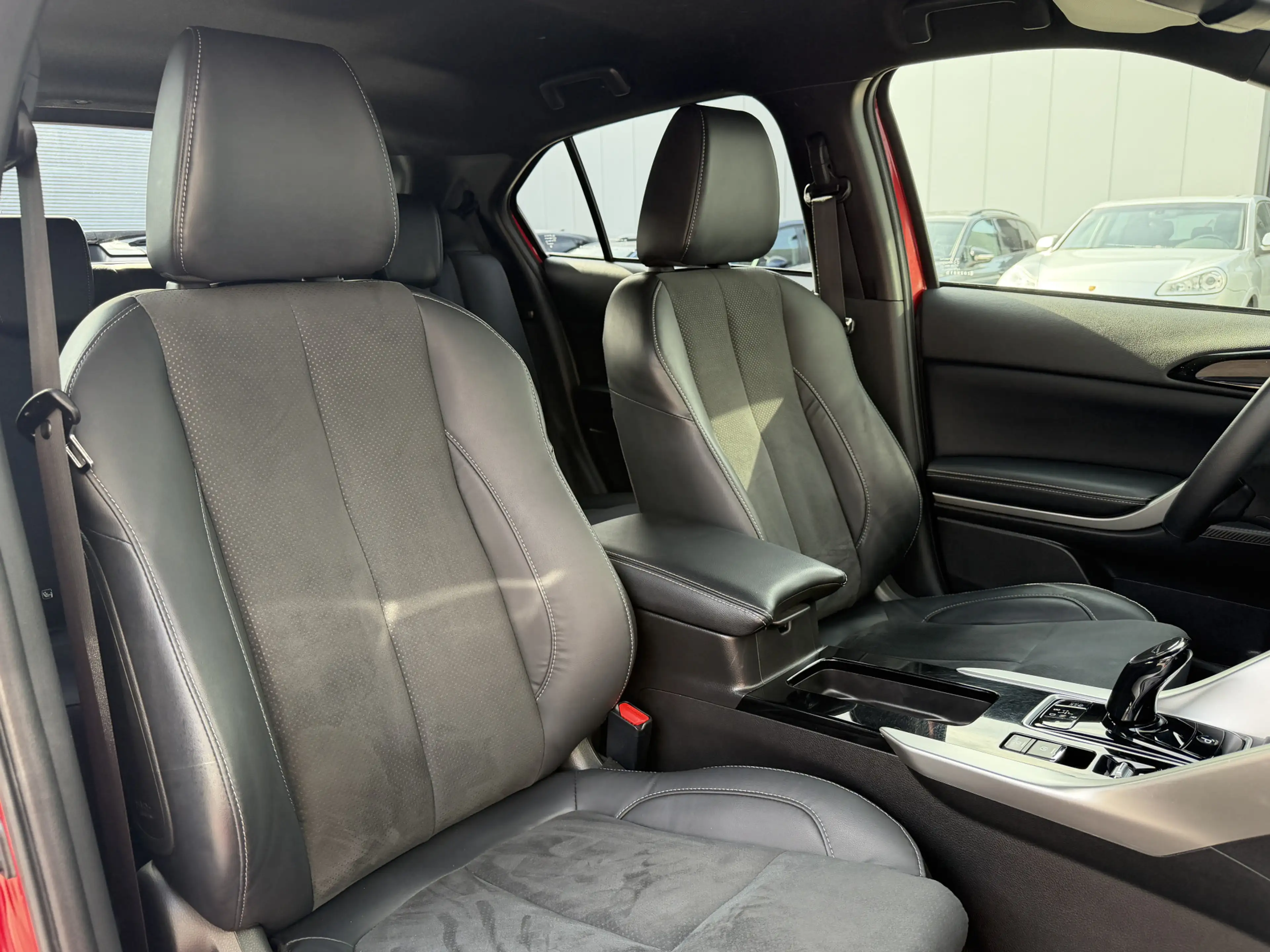 Mitsubishi Eclipse Cross 2.4 PHEV Intense+ | Trekhaak | Adaptive Cruise con — photo 18