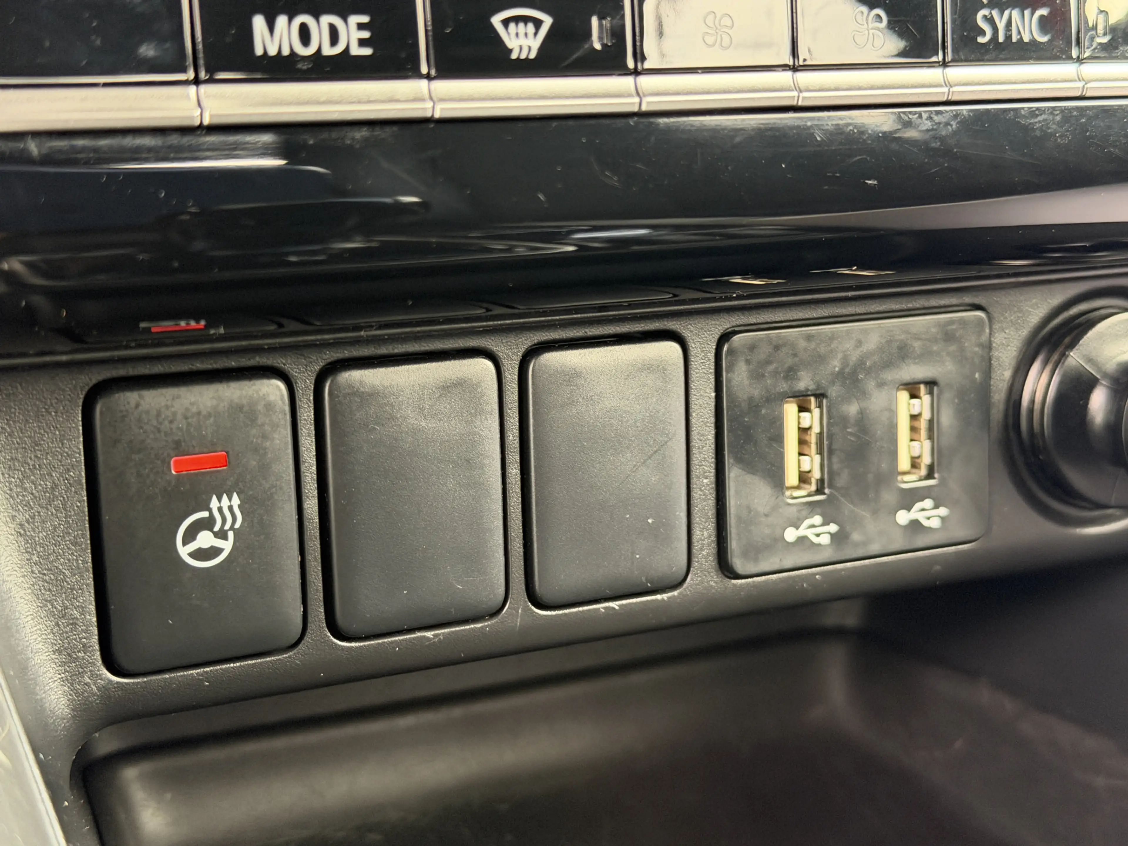 Mitsubishi Eclipse Cross 2.4 PHEV Intense+ | Trekhaak | Adaptive Cruise con — photo 28