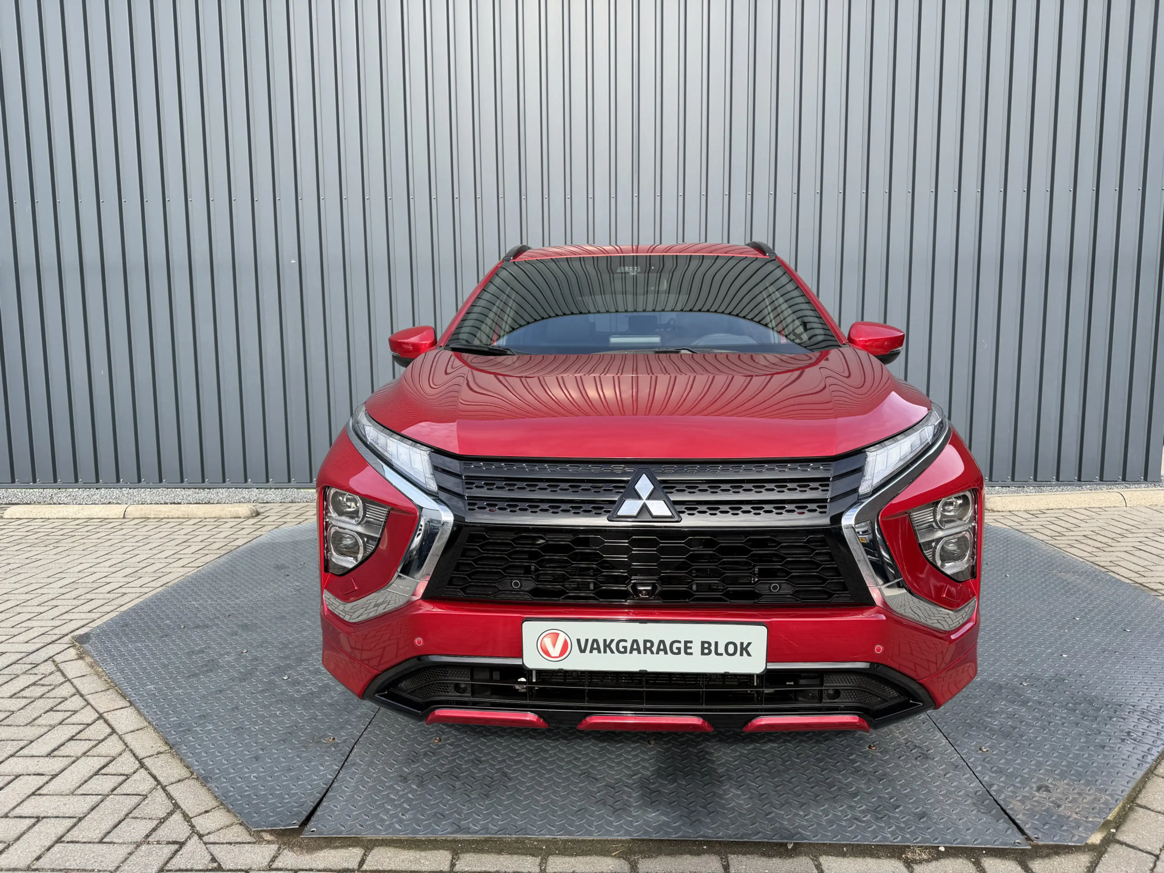 Mitsubishi Eclipse Cross 2.4 PHEV Intense+ | Trekhaak | Adaptive Cruise con — photo 3